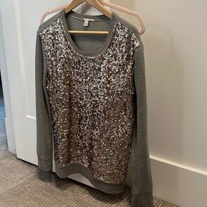 Sequinned grey sweatshirt.